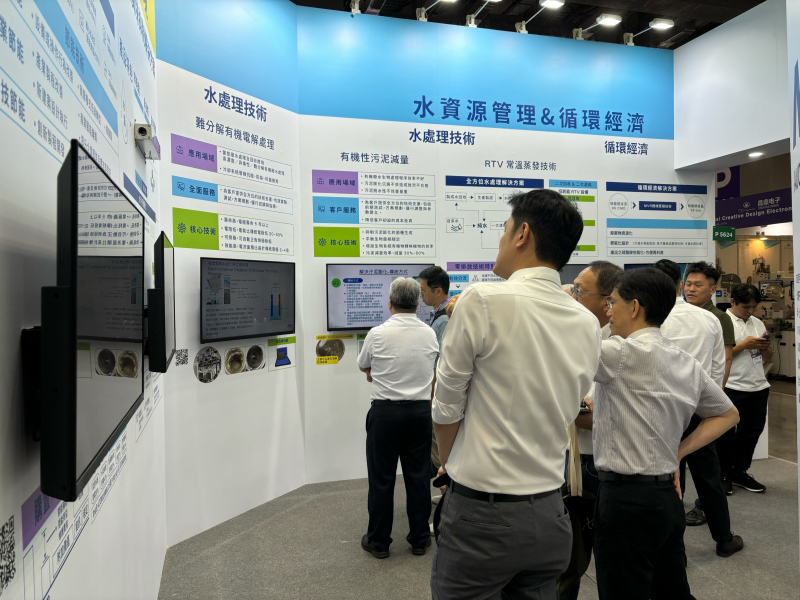 友達以深厚的智慧製造經驗發展永續戰略，積極延伸價值鏈，轉化成可供外界使用的綠色智慧服務，進軍SEMICON Taiwan 2024，提供半導體產業鏈打造AI世代的永續即戰力。