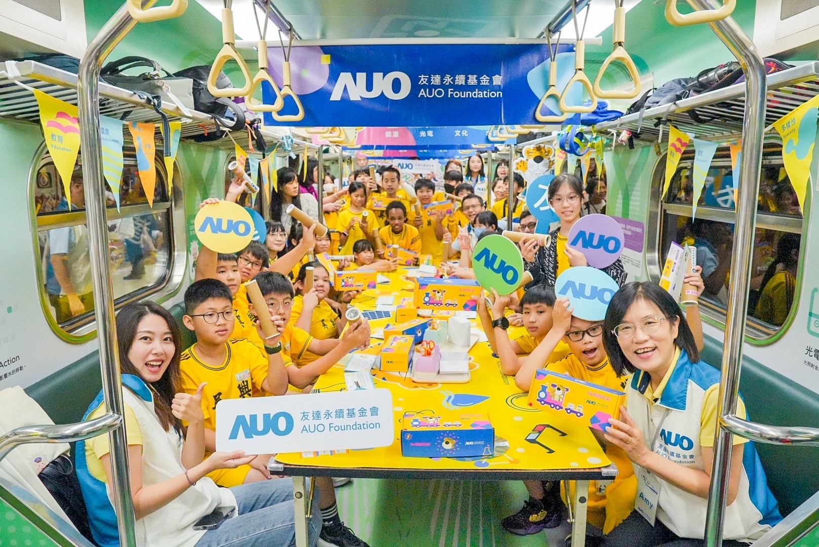 友達永續基金會響應國科會推動的「臺灣科普環島列車」正式啟航，透過「生活中的科學」車廂課程設計，展開為期6天巡迴全臺17個縣市、停靠32站的移動式科普之旅